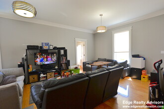 126 Summer St, Unit 1 in Watertown, MA - Building Photo - Building Photo