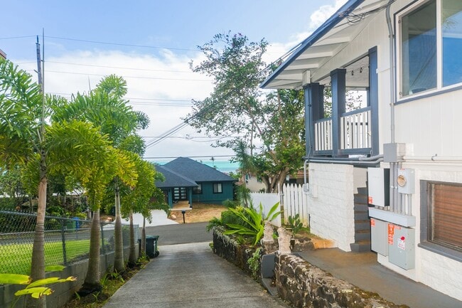 47-240-240 Iuiu St in Kaneohe, HI - Building Photo - Building Photo