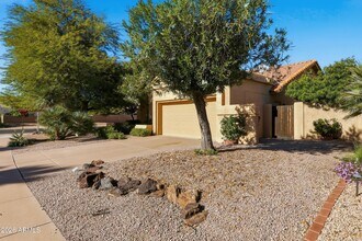 9714 E Camino Del Santo in Scottsdale, AZ - Building Photo - Building Photo