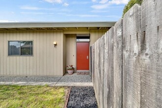 704 W El Dorado Dr in Woodland, CA - Building Photo - Building Photo