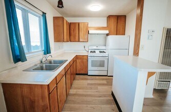 1983 Sutter Rd in Mckinleyville, CA - Building Photo - Building Photo