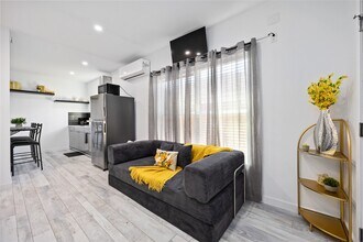 4206 Clay St in Houston, TX - Building Photo - Building Photo