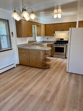 1334 Woodview Ln in Glenview, IL - Building Photo - Building Photo