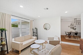 1019 Larch Way in Wellington, FL - Building Photo - Building Photo