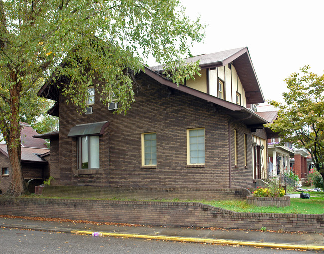 401 Delaware Ave in Charleston, WV - Building Photo - Building Photo