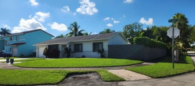 9942 SW 154th St in Miami, FL - Building Photo - Building Photo