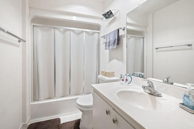 property at 937 W Heritage Ct