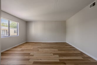 Commons At Waters Edge in Columbus, OH - Building Photo - Interior Photo