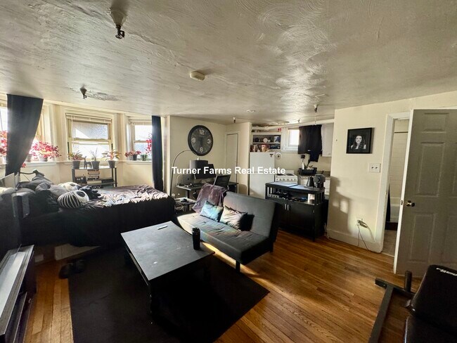 879 Beacon St, Unit 11