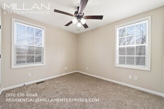 1215 Greenfield Dr in Clarksville, TN - Building Photo - Building Photo