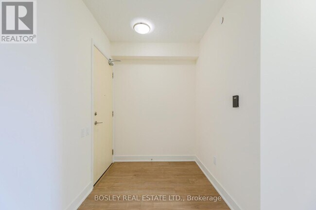 30 Roehampton Ave in Toronto, ON - Building Photo - Building Photo