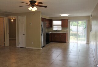 38942 9th Ave in Zephyrhills, FL - Foto de edificio - Building Photo