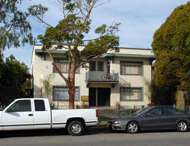 941 Cedar Ave in Long Beach, CA - Building Photo - Building Photo