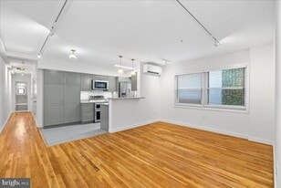 220 2nd St SE in Washington, DC - Building Photo