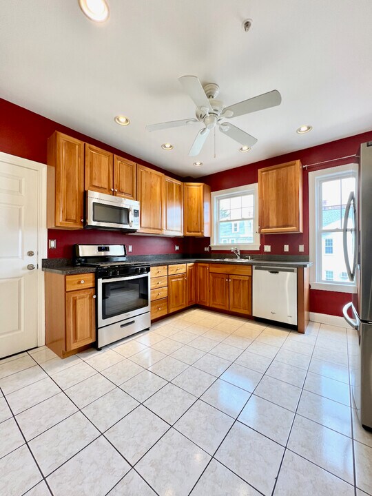 102 Salem St in Malden, MA - Building Photo