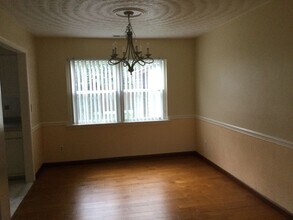 1044 Chatmoss Dr in Virginia Beach, VA - Building Photo - Building Photo