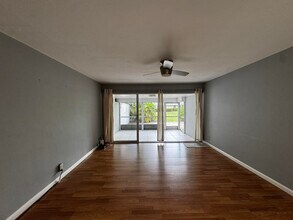 73 East Ct in Royal Palm Beach, FL - Building Photo - Building Photo