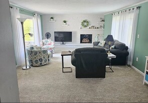 33 Creekside Dr in Millersville, PA - Building Photo