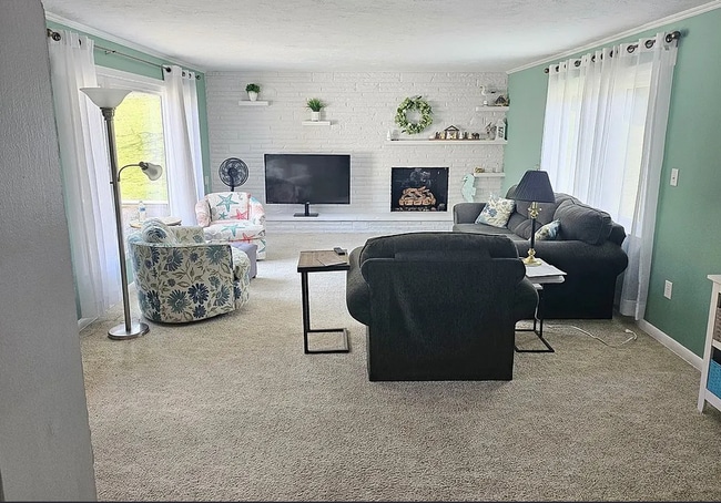 property at 33 Creekside Dr