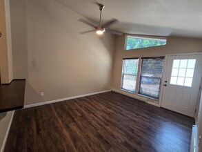 2642 E Monument St in Colorado Springs, CO - Building Photo - Building Photo