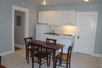 604 W California Ave, Unit 2 in Urbana, IL - Building Photo - Building Photo