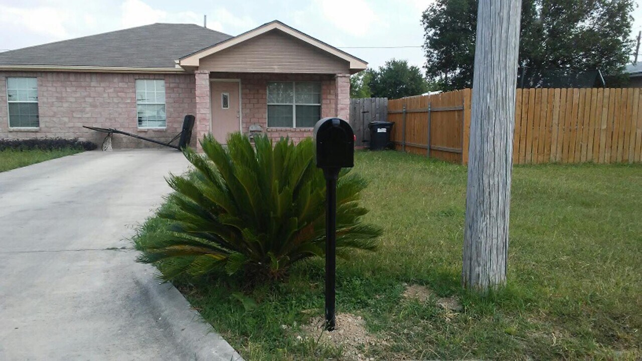 817 E Gutierrez St in Del Rio, TX - Building Photo