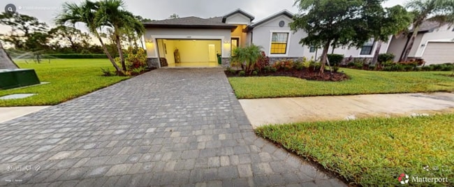 15888 Honeysuckle St in Port Charlotte, FL - Building Photo - Building Photo
