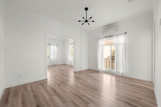 1450 Hauser Blvd, Unit 1450.50 in Los Angeles, CA - Foto de edificio - Building Photo