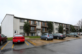 Silverwood Apartments in Cuyahoga Falls, OH - Building Photo - Building Photo