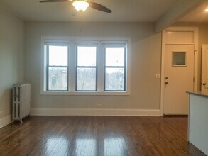 2211 W Foster Ave, Unit 3 in Chicago, IL - Building Photo - Building Photo