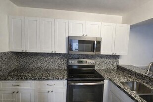 10501 W Broward Blvd in Fort Lauderdale, FL - Building Photo