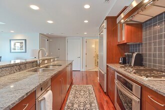 3 Battery Wharf, Unit 3306 in Boston, MA - Foto de edificio - Building Photo