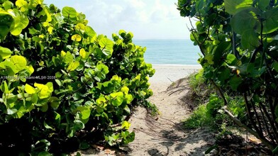 275 Seabreeze Cir in Jupiter, FL - Building Photo - Building Photo