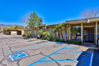 Windsor Villas Apartments in San Bernardino, CA - Foto de edificio - Building Photo