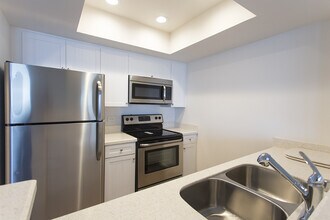 933 Seacoast Dr in Imperial Beach, CA - Building Photo - Building Photo