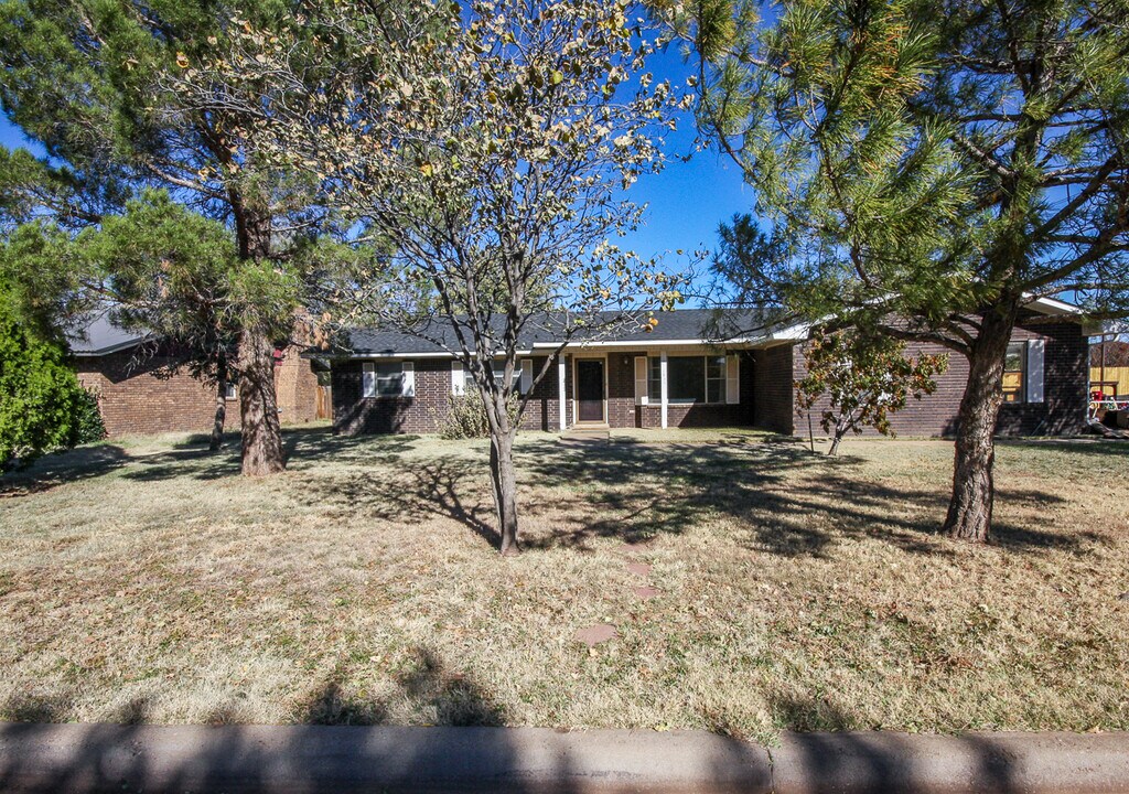 3732 Linkwood Ln in Clovis, NM - Building Photo