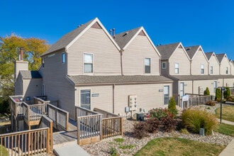 Lakeside Village in Kansas City, MO - Building Photo - Building Photo