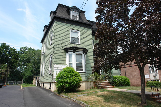 111 W Grand St in Elizabeth, NJ - Building Photo - Building Photo