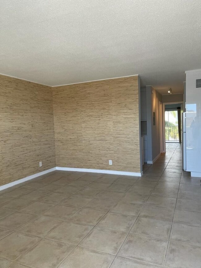 property at 3915 S Flagler Dr