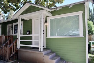 6742 De Longpre Ave in Los Angeles, CA - Building Photo