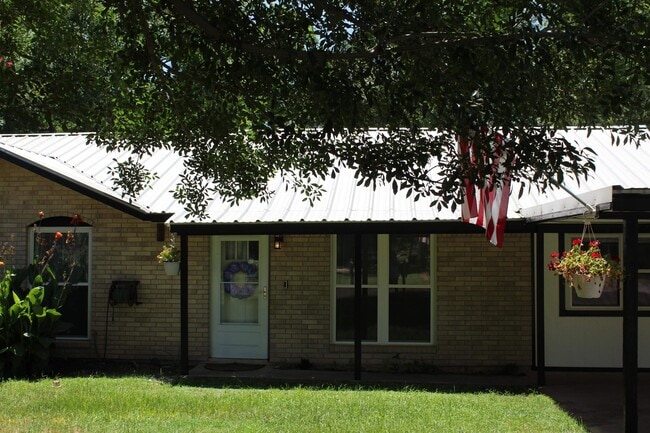 property at 1252 Live Oak Dr
