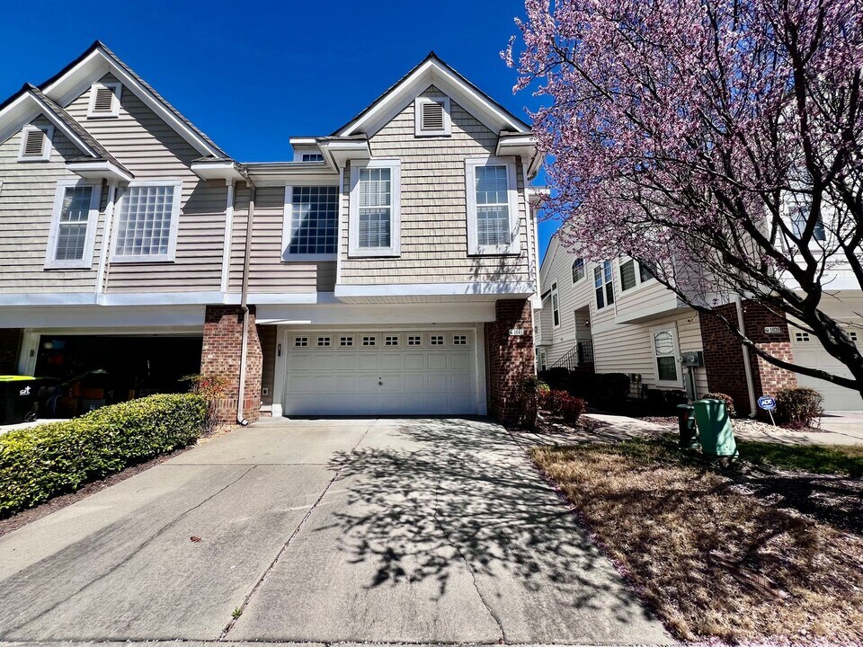 1041 Bay Breeze Dr in Suffolk, VA - Building Photo