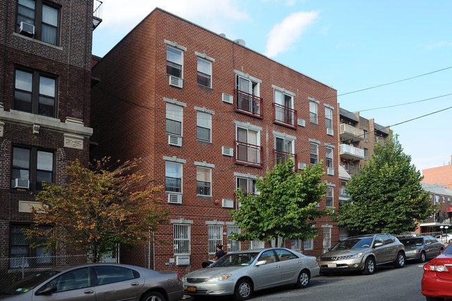 144-13 Barclay Ave in Flushing, NY - Building Photo - Building Photo