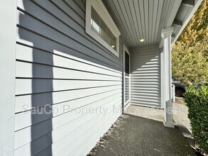 14705 NW Benny Dr in Portland, OR - Building Photo - Building Photo