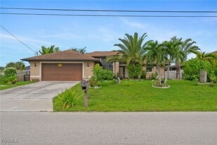 1022 NE 14th Ave in Cape Coral, FL - Building Photo