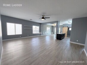 595 E Renegade Pl in San Tan Valley, AZ - Building Photo - Building Photo