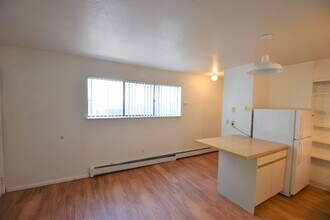 1828 Arapahoe Ave in Boulder, CO - Building Photo - Building Photo
