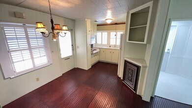 4851 W Gandy Blvd in Tampa, FL - Building Photo - Building Photo