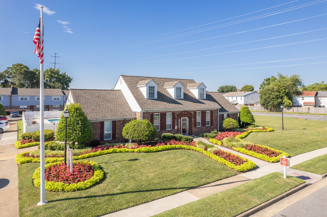 Weblin Place in Virginia Beach, VA - Building Photo