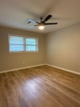 1327 Watts Rd in Forest Park, GA - Foto de edificio - Building Photo